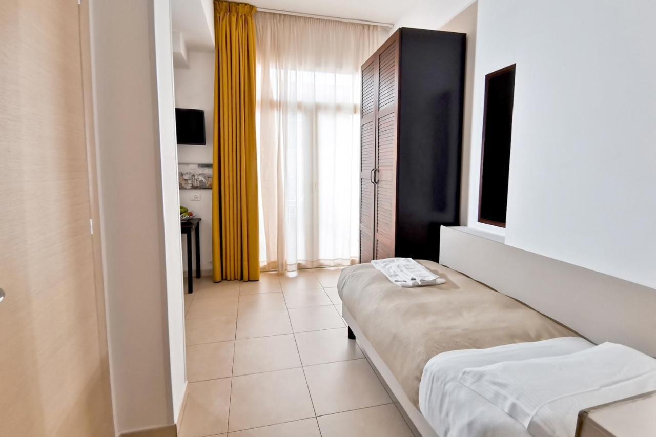 Hotel Poetto Кальяри Экстерьер фото